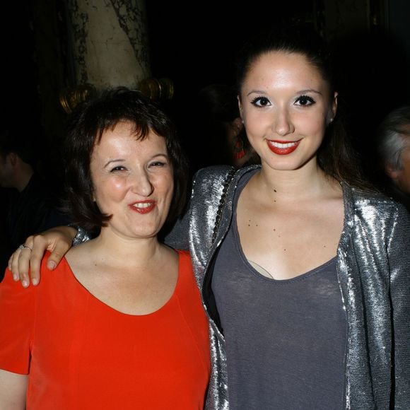 Anne Roumanoff et sa fille Alice Vaillant - Anne Roumanoff inaugure sa statue de cire au musee Grevin a Paris le 10 juin 2013. © Jlppa / Bestimage
