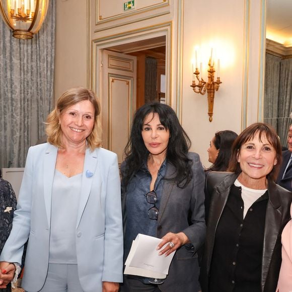 Tout comme Ghislaine Alajouanine, Yamina Benguigui

Exclusif - Ghislaine Alajouanine, Yaël Braun-Pivet, Yamina Benguigui, Véronique Morali et Roselyne Bachelot - Quelques semaines après avoir ouvert la Journée de l'Assemblée nationale dédiée à l'Engagement, le samedi 11 avril 2026, M.Ladreit de Lacharrière a reçu Y.Braun-Pivet pour un prestigieux dîner du Cercle de la Revue des Deux Mondes, le 8 juin 2026. 
© Jack Tribeca / Bestimage