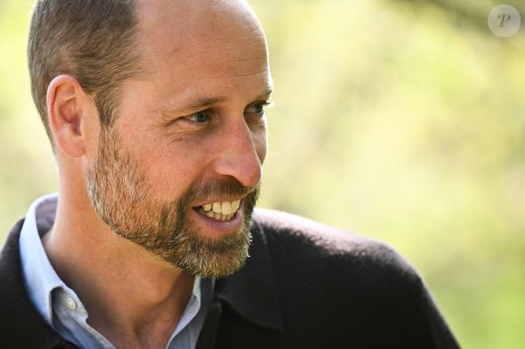 Yeux rieurs et même sourire, ils partagent de nombreux traits communs.

Le prince de Galles visitent la forêt communautaire d'Ardura et rencontrent les gardes forestiers du service Mull and Iona Ranger à la forêt communautaire d'Ardura, afin de mettre en lumière l'importance de la protection et de la valorisation de l'environnement naturel, lors de la deuxième journée de leur visite dans les Hébrides intérieures, en Écosse, le 30 avril 2025.

Photo :  Oli Scarff/WPA-Pool