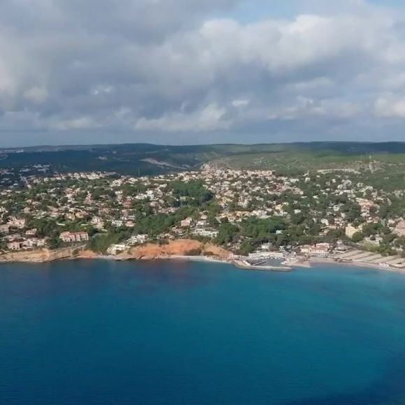 Jean-Pierre Foucault fait visiter sa maison de Carry-le-Rouet dans l'émission Côté Sud, le 3 avril. Capture d'écran France 3