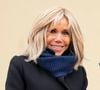 Elle a 71 ans et pourtant Brigitte Macron en fait bien 10 de moins.
Brigitte Macron et Joséphine Kollmannsberger (maire de Plaisir) - Match de football caritatif du Variétés club de France au profit de l'opération Pièces jaunes au stade Bernard Giroux à Plaisir, France © Pierre Perusseau/Bestimage