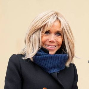 Elle a 71 ans et pourtant Brigitte Macron en fait bien 10 de moins. 


Brigitte Macron et Joséphine Kollmannsberger (maire de Plaisir) - Match de football caritatif du Variétés club de France au profit de l'opération Pièces jaunes au stade Bernard Giroux à Plaisir, France © Pierre Perusseau/Bestimage
