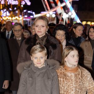 Le Prince Albert II et la Princesse Charlène de Monaco, leurs enfants S.A.S. le Prince Jacques et S.A.S. la Princesse Gabriella avec Mélanie-Antoinette de Massy assistent à l'ouverture du Marché de Noël de Monaco, le 5 décembre 2025. Photo par Olivier Huitel/Pool/ABACAPRESS.COM