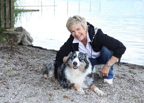 Exclusif - Véronique Jannot pose lors de la 4ème édition du festival cinéma français et gastronomie d'Aix-les-Bains, le 4 juin 2025.
© Denis Guignebourg / Bestimage