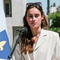 Alain Delon mis à l'honneur à Cannes : sa petite-fille Liv prend la parole face au maire de la ville