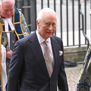 Le roi Charles III assiste à la cérémonie de célébration du Jour du Commonwealth à l'abbaye de Westminster, le 10 mars 2025.

Photo : Backgrid UK / Bestimage