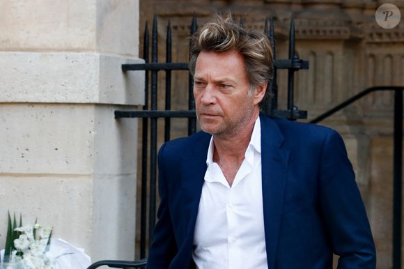 Laurent Delahousse aux obsèques de Philippe Labro dans l'église de Saint-Germain-des-Prés à Paris. © Dominique Jacovides - Christophe Clovis / Bestimage