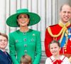 "Les trois enfants sont ravis, ils adorent Orla et Lupo", confie un proche de la famille...
Londres, ROYAUME-UNI - Sur la photo : La princesse de Galles, Kate Middleton, ses enfants et son mari le prince William.