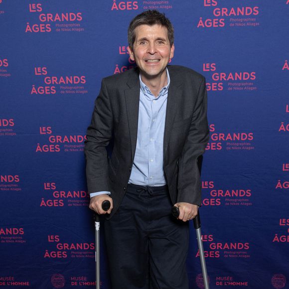 Thomas Sotto quitte la matinale de RTL à la fin de la saison, après deux ans passés aux commandes. Selon Le Parisien, il s'agirait d'une décision imposée par la direction, en raison de la baisse des audiences. 

Thomas Sotto participe à l'exposition 'Les Grands Ages' de Nikos Aliagas au Musée de l'Homme du Trocadéro le 07 avril 2026 à Paris, France. Photo by Nasser Berzane/ABACAPRESS.COM