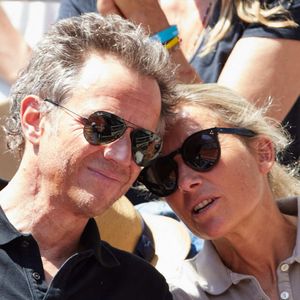 Anne-Sophie Lapix et son mari Arthur Sadoun en tribunes lors des Internationaux de France de tennis de Roland Garros 2023 à Paris, France, le 4 juin 2023. © Cyril Moreau/Bestimage
