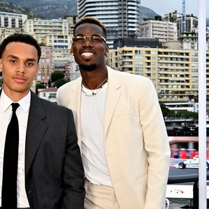 Alexandre Grimaldi, le fils du prince de Monaco et de N.Costes, avec Paul Pogba et sa femme Maria Zulay Pogba lors du 15ème Grand Prix de Monaco Historique, le 26 avril 2026. 
© Bruno Bebert / Bestimage
