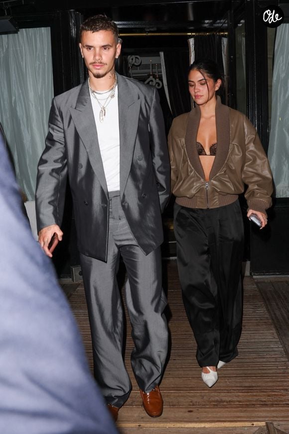 En légende, elle a tenu à remercier ses proches présents pour l’occasion : "À mes amis et ma famille, je me sens tellement chanceuse de vous avoir tous à mes côtés xxx", écrit-elle

Romeo Beckham et sa petite amie Kim Turnbull ont été aperçus quittant la fête du magazine 72 à L'Avenue après le défilé de mode de Victoria Beckham. Backgrid USA / Bestimage