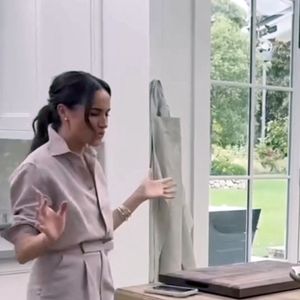 "On aime ta série et on t'aime", ont conclu "Lili, Archie et Papa". Une belle attention qui a fait chaud au coeur de la maman ! 


Meghan Markle dévoile les coulisses de sa série sur Netflix, le 27 février 2025
© JLPPA/ Bestimage