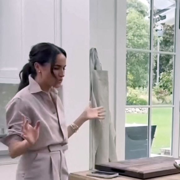 "On aime ta série et on t'aime", ont conclu "Lili, Archie et Papa". Une belle attention qui a fait chaud au coeur de la maman ! 


Meghan Markle dévoile les coulisses de sa série sur Netflix, le 27 février 2025
© JLPPA/ Bestimage