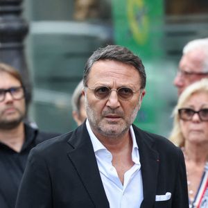 Arthur (Jacques Essebag) - Arrivées aux obsèques de Thierry Ardisson en l’église Saint-Roch de Paris, France, le 17 juillet 2025. © Clovis-Jacovides/Bestimage