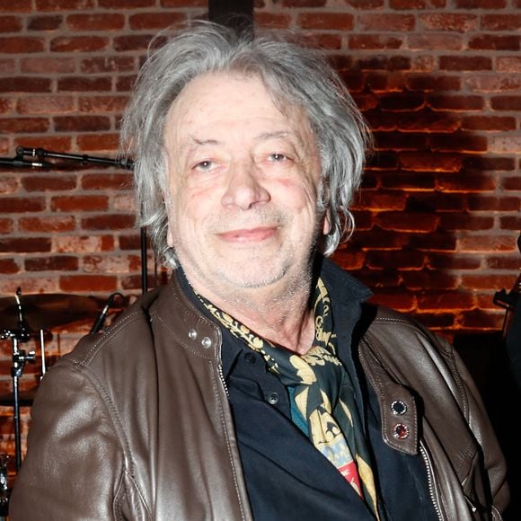 Sur les réseaux sociaux, certains fans ont jugé son comportement arrogant et irrespectueux.

Exclusif - Hervé Vilard - Dernier tour de chant de Jean-Jacques Debout au club "Le Bal Blomet " à Paris le 22 mars 2025. Jean-Jacques Debout, qui nous a écrit de si belles chansons, interpète un mélange de ses anciens succès de et de nouvelles compostions "Au Revoir Mais Pas Adieu", dont une consacrée au Bal Blomet. © Christophe Clovis/Bestimage