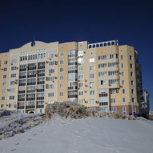 On reconnait alors le style soviétique. Du béton, des formes simples, géométriques...

L'appartement de Gerard Depardieu au 1 rue de la Democratie a Saransk le 23 fevrier 2013.
ITAR TASS / BESTIMAGE