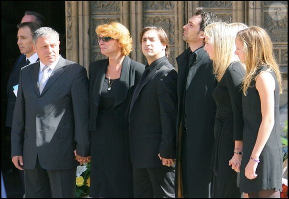 Elise, Judith, Jeanne-Marie, Juliette, Jean-Baptiste, Frédéric et David Martin, les enfants de Jacques Martin aux obsèques de l'animateur à Lyon en 2007 © Jacovides - Guizard Bestimage