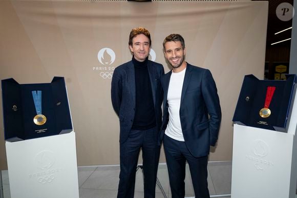 Après des débuts dans les secteurs luxe de l'entreprise, Antoine Arnault s'est orienté vers le sport. Le groupe a notamment joué un grand rôle lors des JO de Paris.

Antoine Arnault et Tony Estanguet lors du dévoilement des médailles des Jeux olympiques et paralympiques, fabriquées à partir de bouts de la tour Eiffel, à Saint Denis, Seine Saint-Denis, France, le 8 février 2024. Pierre Perusseau/Bestimage