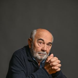 Face aux critiques sur leur histoire d’amour de plus de dix ans maintenant, le comédien ne manque pas de répondant.

L'acteur Gerard Jugnot le 16 novembre 2024 - Photo by Flemal JL/Belpress/ANDBZ/ABACAPRESS.COM