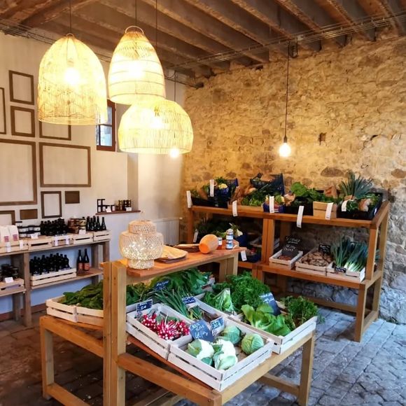 Lucie Lucas dans son petit village breton de Plorec