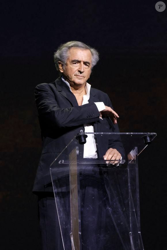 La chanteuse et comédienne connaît les difficultés de son mari pour s'endormir et le soutient certainement comme elle le peut.

Bernard-Henri Lévy lors d'une cérémonie organisée par le Conseil des institutions juives de France (CRIF) en hommage aux victimes des attentats du Hamas du 7 octobre 2023 contre Israël, à l'occasion du premier anniversaire de l'événement, à Paris, le 7 octobre 2024. 

© Jack Tribeca / Bestimage