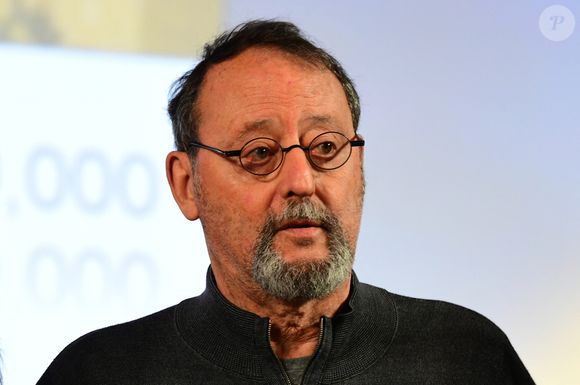 "C'est un naufrage", assurait-il à l'hebdomadaire. "Ce n'est pas moi qui l'ait dit, c'est une formule que l'on va tous visiter, les uns après les autres."

Jean Reno lors de la 164ème vente des Hospices de Beaune sous les Halles de Beaune le 17 novembre 2024. © Romain Doucelin / Bestimage