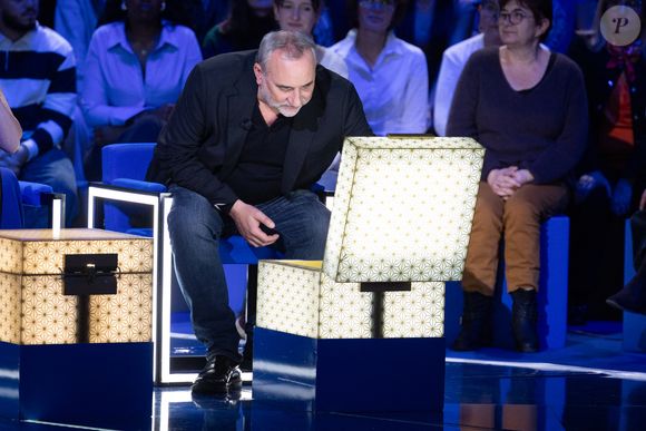 Exclusif - Antoine Dulery lors de l'enregistrement de l'émission "La Boîte à secrets", présentée par F.Bollaert et diffusée le 2 janvier 2026 sur France 3, dans les studios du Lendit à Saint-Denis, France, le 1er décembre 2025. © Cyril Moreau/Bestimage