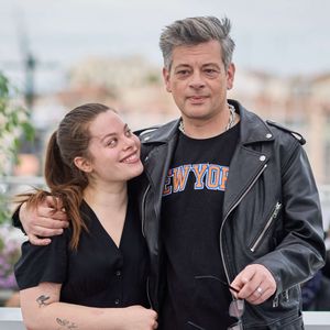 Benjamin Biolay explique qu’il lui a exprimé son empathie sans minimiser la violence subie.

Benjamin Biolay et sa fille Anna Biolay au photocall de "Rosalie" lors du 76ème Festival International du Film de Cannes, le 18 mai 2023.
© Jacovides/Moreau/Bestimage