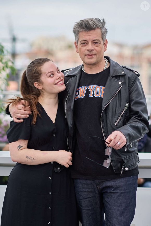 Benjamin Biolay explique qu’il lui a exprimé son empathie sans minimiser la violence subie.

Benjamin Biolay et sa fille Anna Biolay au photocall de "Rosalie" lors du 76ème Festival International du Film de Cannes, le 18 mai 2023.
© Jacovides/Moreau/Bestimage