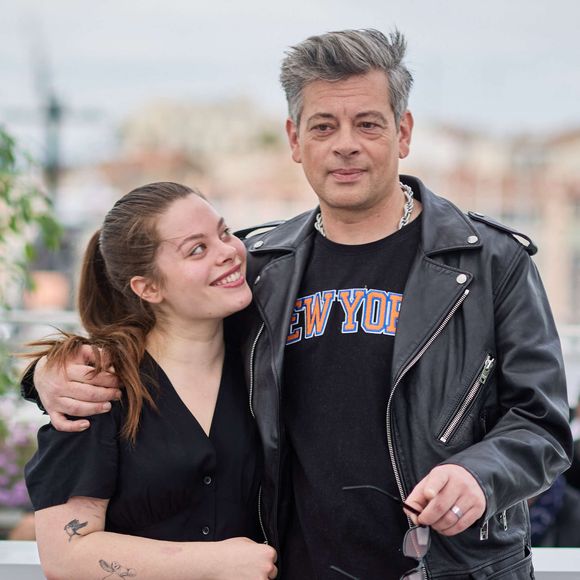 Benjamin Biolay explique qu’il lui a exprimé son empathie sans minimiser la violence subie.

Benjamin Biolay et sa fille Anna Biolay au photocall de "Rosalie" lors du 76ème Festival International du Film de Cannes, le 18 mai 2023.
© Jacovides/Moreau/Bestimage