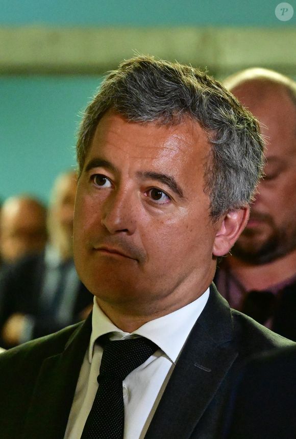 "A la fin, je sais ce qu'ils mangent, à quelle heure ils se lèvent, quels sont leurs travers..." 

Le président français Emmanuel Macron et Gérald Darmanin, Ministre d'État, garde des Sceaux, ministre de la Justice, lors d'une visite au centre pénitentiaire de Vendin-le-Vieil, dans le nord de la France, actuellement en cours de rénovation pour devenir l'un des deux centres pénitentiaires de haute sécurité du pays adaptés aux détenus liés au crime organisé, le 14 mai 2025. © Christian Liewig/Bestimage