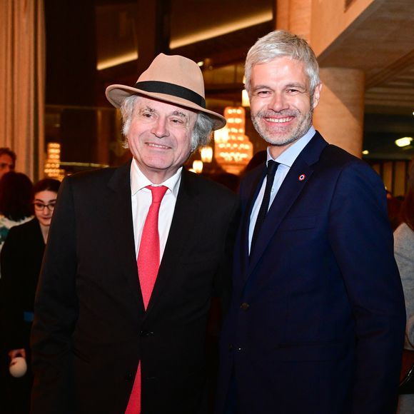 Franz-Olivier Giesbert, Laurent Wauquiez au dîner annuel du CCAF (Conseil de coordination des associations arméniennes de France) à l'hôtel du collectionneur à Paris le 11 mars 2025
Comme chaque année, la onzième édition du désormais fameux dîner du CCAF a fait salle comble. 450 personnes se sont retrouvées dans les salons de l'hôtel du collectionneur, à Paris. Lors du cocktail, plusieurs personnalités politiques ont eu l'occasion de s'entretenir avec les invités.
Comme de coutume, un certain nombre de figures intellectuelles étaient également au dîner.
C'est Nelson Monfort qui a présenté la soirée en rappelant que la soirée est l'occasion de nous retrouver et de réaffirmer les liens profonds qui unissent la France et l'Arménie, liens tissés par l'histoire, la culture et des valeurs communes.
Cette soirée incarne à la fois un hommage solennel et un appel à l'action. Hommage envers celles et ceux qui oeuvrent sans relâche pour la cause arménienne; mais appel à la communauté internationale pour qu'elle s'engage résolument pour la justice et la paix.

© Christian Liewig / Bestimage