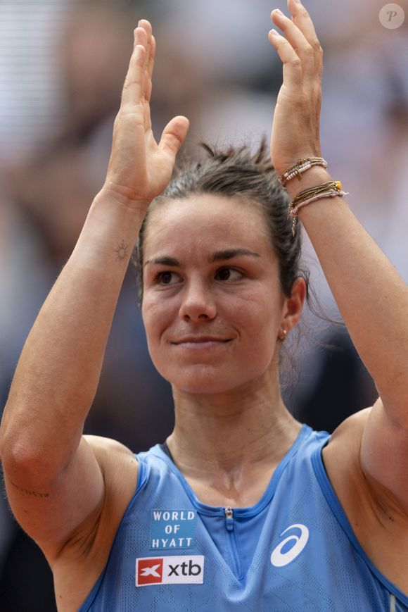 Ce lundi 2 juin, Loïs Boisson a battu la troisième joueuse mondiale, Jessica Pegula

La française Loïs Boisson bat l'américaine Pegula (3-6, 6-4, 6-4), au 4ème tour des internationaux de France de Tennis de Roland Garros 2025 (Jour 9), à Paris, France, le 2 juin 2025. Boisson a renversé la situation face à l’Américaine Pegula, numéro trois mondiale, pour s’offrir la plus belle victoire de sa carrière (3-6, 6-4, 6-4) et se hisser en quarts de finale de Roland-Garros. © Jacovides-Moreau/Bestimage
