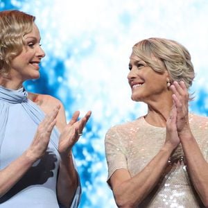 Entre la princesse et l'actrice, le courant est passé. Les liens s'étaient renforcés en début de semaine après le partage du déjeuner Women with Purpose mettant en lumière les femmes influentes
La princesse Charlène de Monaco, Robin Wright (Nymphe de Cristal, en reconnaissance d'une carrière exceptionnelle et inspirante) - Cérémonie de clôture de la 64ème édition du Festival de télévision de Monte-Carlo au Grimaldi forum à Monte-Carlo, Monaco le 17 juin 2025.

© Denis Guignebourg / Bestimage