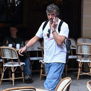 Exclusif - Stéphane Plaza lors de l'hommage à l’acteur Yannik Mazzilli (Scènes de ménages) au théâtre de la Renaissance à Paris, France, le 2 août 2024.