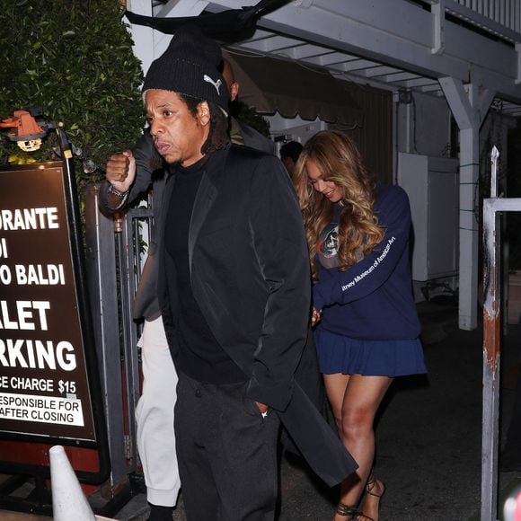 Jay-Z et sa femme Beyoncé Knowles à la sortie du restaurant "Giorgio Baldi" à Los Angeles, le 27 novembre 2022.