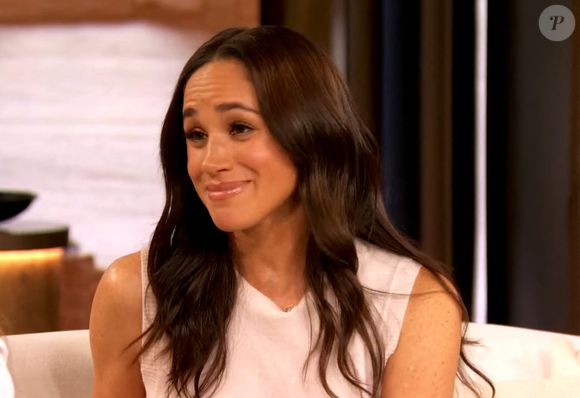 Amusé, Tan France a répliqué : "Wow ! C’est la phrase la plus gay que j’ai entendue depuis longtemps".

Meghan Markle, duchesse de Sussex dans le Drew Barrymore Show, le 7 mars 2025. @JLPPA / Bestimage