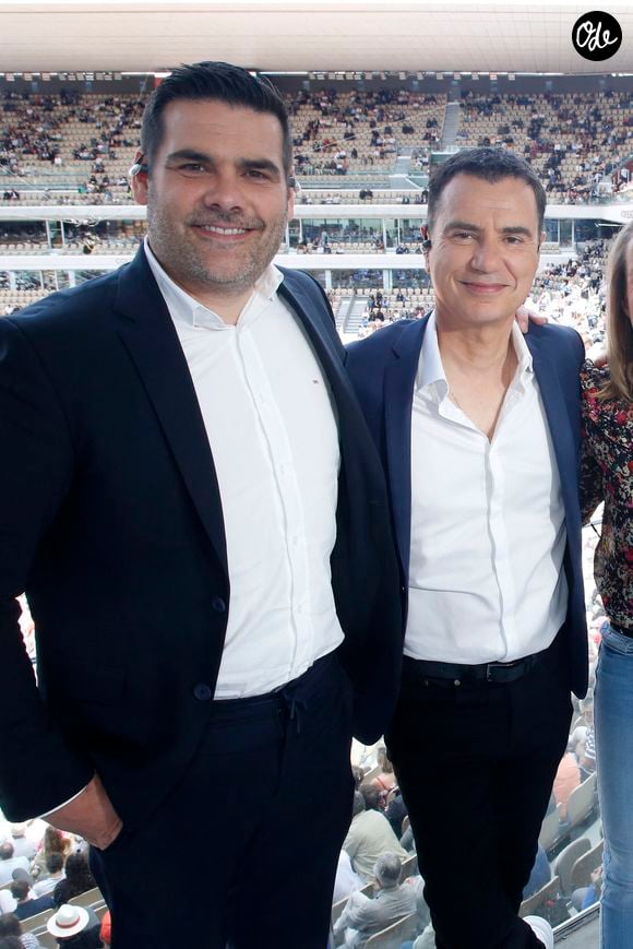 Matthieu Lartot et Laurent Luyat sur le plateau de France Télévisions lors des Internationaux de France de Tennis de Roland Garros à Paris le 26 mai 2024. 

© Bertrand Rindoff / Bestimage