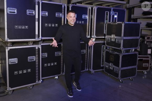 Il s'agit de Franck Castellano 
Exclusif - Franck Castellano - Backstage de l'enregistrement de l'émission de télévision "Le Grand Concert des Régions : Ici c'est Aix en Provence", à l'Arena du Pays d'Aix, présentée par L.Luyat et L.Thilleman, et diffusée le 17 mai sur France 3. Le 30 avril 2024.  © Bruno Bebert-Jack Tribeca / Bestimage