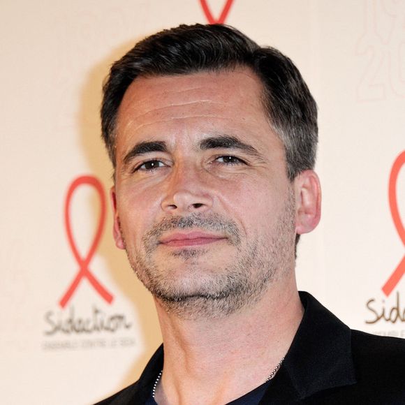 Olivier Minne posant lors d'un photocall pour le lancement du Sidaction 2014 et du 'Sidaction 20e anniversaire' qui s'est tenu au Musée du quai Branly à Paris, France, le 10 mars 2014. Photo par Aurore Marechal/ABACAPRESS.COM