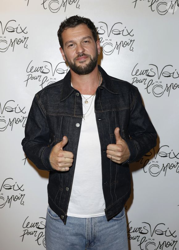 Claudio Capéo au Photocall de la 10ème édition de la soirée "Leurs voix pour l'espoir" au profit de la recherche contre le cancer du pancréas (fondation ARCAD) à l'Olympia à Paris le 17 octobre 2022.

© Marc Ausset-Lacroix / Perusseau / Bestimage