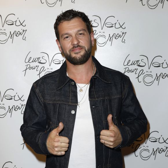 Claudio Capéo au Photocall de la 10ème édition de la soirée "Leurs voix pour l'espoir" au profit de la recherche contre le cancer du pancréas (fondation ARCAD) à l'Olympia à Paris le 17 octobre 2022.

© Marc Ausset-Lacroix / Perusseau / Bestimage
