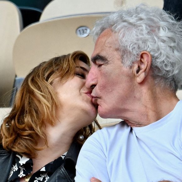 Raymond Domenech et sa nouvelle compagne à Roland Garros le 03 juin 2025 à Paris, France. Photo de ABACAPRESS.COM