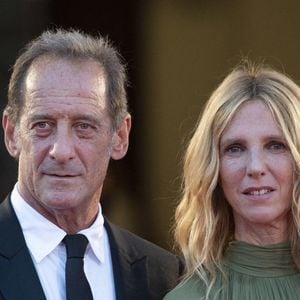 Vincent Lindon et Sandrine Kiberlain assistent à la première d'Un Autre Monde dans le cadre de la 78e Mostra de Venise à Venise, Italie, le 10 septembre 2021.