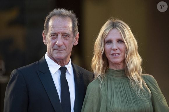 Vincent Lindon et Sandrine Kiberlain assistent à la première d'Un Autre Monde dans le cadre de la 78e Mostra de Venise à Venise, Italie, le 10 septembre 2021.