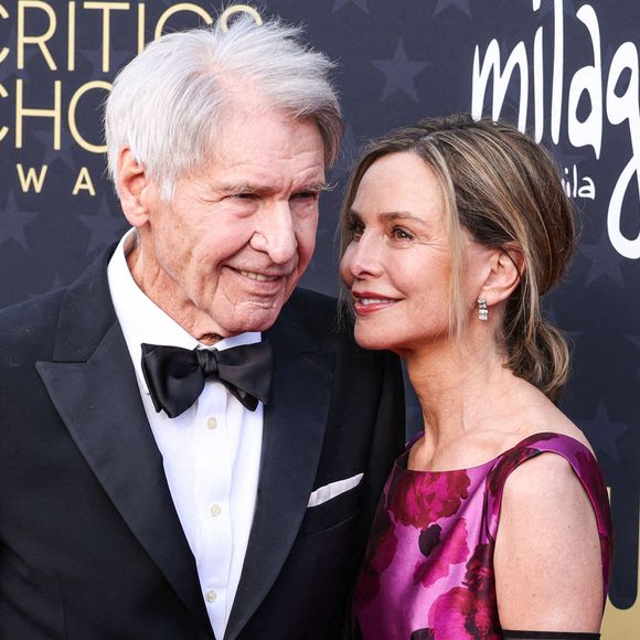 Harrison Ford et sa femme Calista Flockhart arrivent à la 29e cérémonie annuelle des Critics' Choice Awards qui se tient au Barker Hangar le 14 janvier 2024 à Santa Monica, Los Angeles, CA, USA. Collin Xavier/Image Press Agency/ABACA