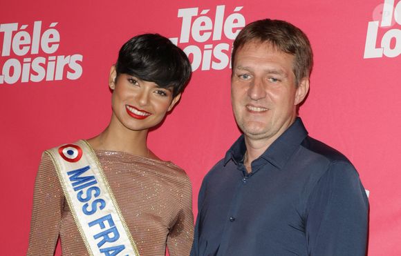 Eve Gilles, Miss France 2024 et Frédéric Gilbert - Photocall de la soirée "Télé Loisirs Awards 2024" aux Jardins du Pont-Neuf à Paris le 23 septembre 2024.  © Coadic Guirec/Bestimage