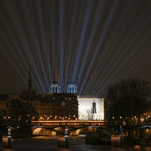 Préparatifs et essais lumière pour la cérémonie de réouverture de la Cathédrale Notre-Dame de Paris. 
Une cérémonie est prévue le 7 décembre, lors de laquelle Emmanuel Macron doit s’exprimer sur le parvis. Suivra un concert, avec des personnalités de la musique classique, mais aussi Clara Luciani, Garou et Vianney.
Le président, Emmanuel Macron, prononcera un discours sur le parvis de Notre-Dame-de-Paris en fin d’après-midi, juste avant d’assister dans la cathédrale à la cérémonie liturgique de réouverture. A l’issue de cette cérémonie, vers 21 heures, Notre-Dame sera considérée comme rouverte.

Paris le 4 décembre 2024

© Lionel Urman / Bestimage