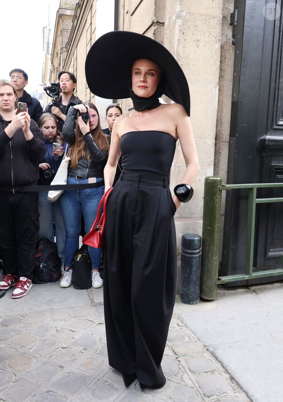 Diane Kruger aux arrivées au défilé Nina Ricci Mode Collection Prêt-à-Porter Automne/Hiver 2025-2026 lors de la Fashion Week de Paris (PFW) à l'hôtel Salomon de Rotschild, à Paris, France, le 7 mars 2025. © Denis Guignebourg/Bestimage